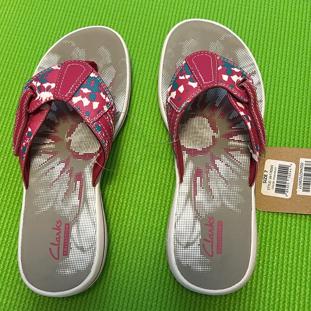 Clarks Pink and White Sandals for Everyday Comfort size 7 NWT - Picture 2 of 7
